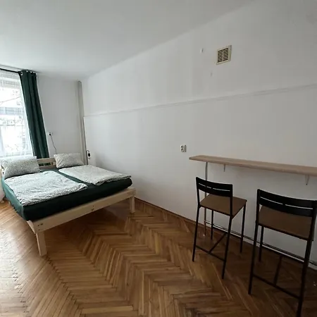 In Center קרקוב